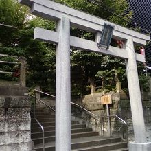 足の悪い人には階段がちょっと大変かも。