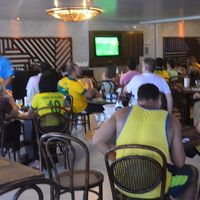 レストラン皆ブラジル戦のテレビ観戦しています。