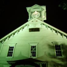 夏の夜に撮影。ライトアップされていました