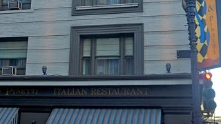 手軽に入れるカジュアルなイタリアンレストラン，日本では並みのレストランだが．．