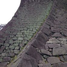 手前と奥で年代が違います