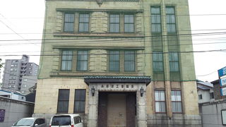 大理石が使用された玄関