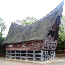インドネシア　トバ・バタックの家?。