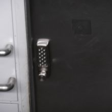 新幹線の車輪の近くなので、セキュリティーも確り