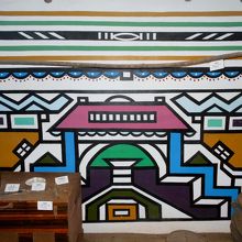 南アフリカ　ンデベレの家のおばあさんの家。