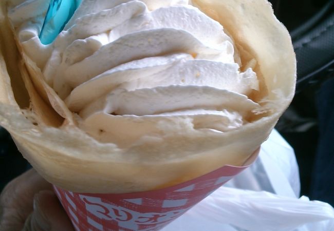 日にちによってお得な商品が変わるクレープ屋