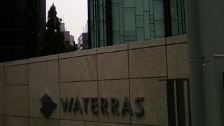 さすがに水音があちこちから聞こえてきます。