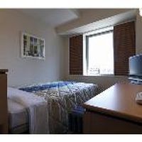 部屋はあまり広くありません。