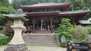 ご本尊の虚空菩薩さまは、暗くてあまりお顔が見えません・・・