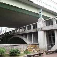 東横堀川緑地 (西詰北側) かの眺め