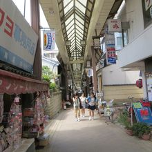 レトロな商店街。