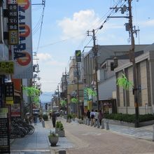 JR近鉄駅近く、JR奈良駅まで続きます。