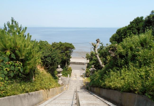 境内から知多湾を一望できるお寺