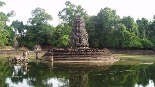 アンコール遺跡郡の中でも珍しいタイプの遺跡でした