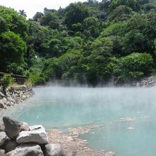温泉街の奥にある地熱谷