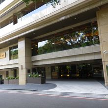 日勝生加賀屋があります