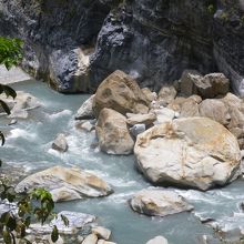 風景を眺めながら歩きます