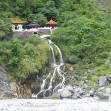 慈母亭附近です