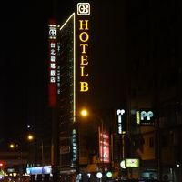 昼間は地味ですが、夜は目立っていました