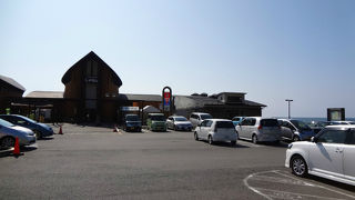 牡蠣やイカを店先で焼いて販売してた