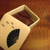 ターンダウン時に枕元においてありました。クッキー？