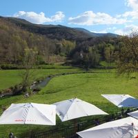 カウベルの音が聞こえる雄大な眺め