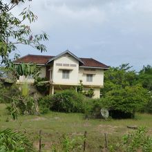 道路向かいにある中田さんの両親の家