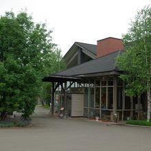 中は撮影不可なので、外観だけになります。