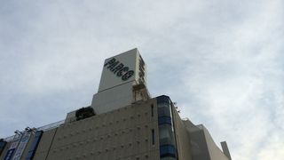 地下の書店が使える