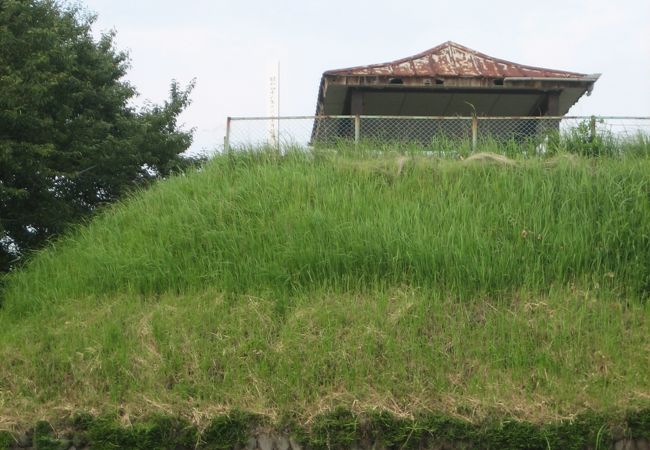 住宅地にひっそりとある古墳