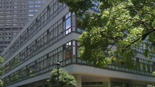 日比谷公園の中にある図書館