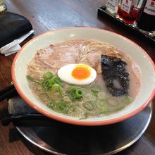 普通のラーメンもうまい。見ただけでもわかるでしょう