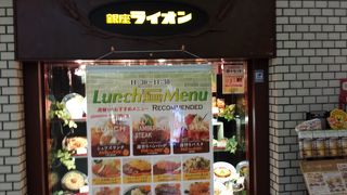 ランチは1,000円弱のラインナップ