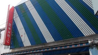 ご当地の老舗運動具店、ウォーキング用品は一目