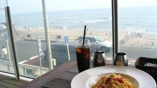 海が一望できるカフェ