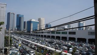 ウィークエンドマーケットへはこの駅で