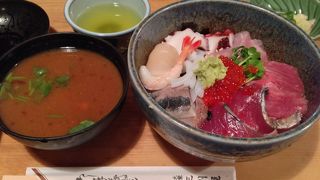 銀座。海鮮どんぶりがリーズナブルに！
