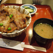 特製豚丼（４枚）