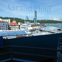 部屋のガラス越し