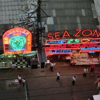 目の前はウォーキングストリート