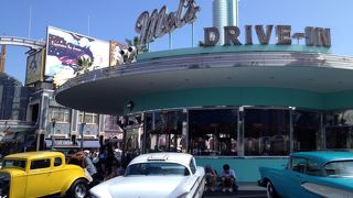 ハンバーガーを食らえ！