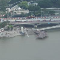 部屋から見たマーライオン。朝以外は大混雑です。