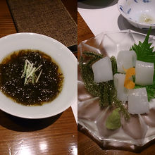 もずく酢とイカの刺身。もずく酢の酢はきつすぎないお味。