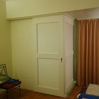 お風呂は扉で仕切れます