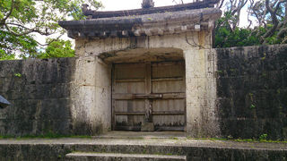 世界遺産の園比屋武御嶽石門
