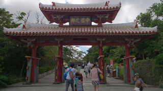 中国っぽい造りが印象的な首里城