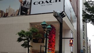 白い外装が映えていますよ