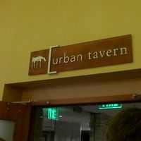 レストランの入り口　つねに朝食時ならんでいる