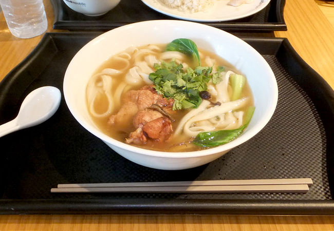 目の前で作ってくれる麺が楽しい