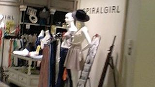 超ミニ丈可愛い服屋さん！